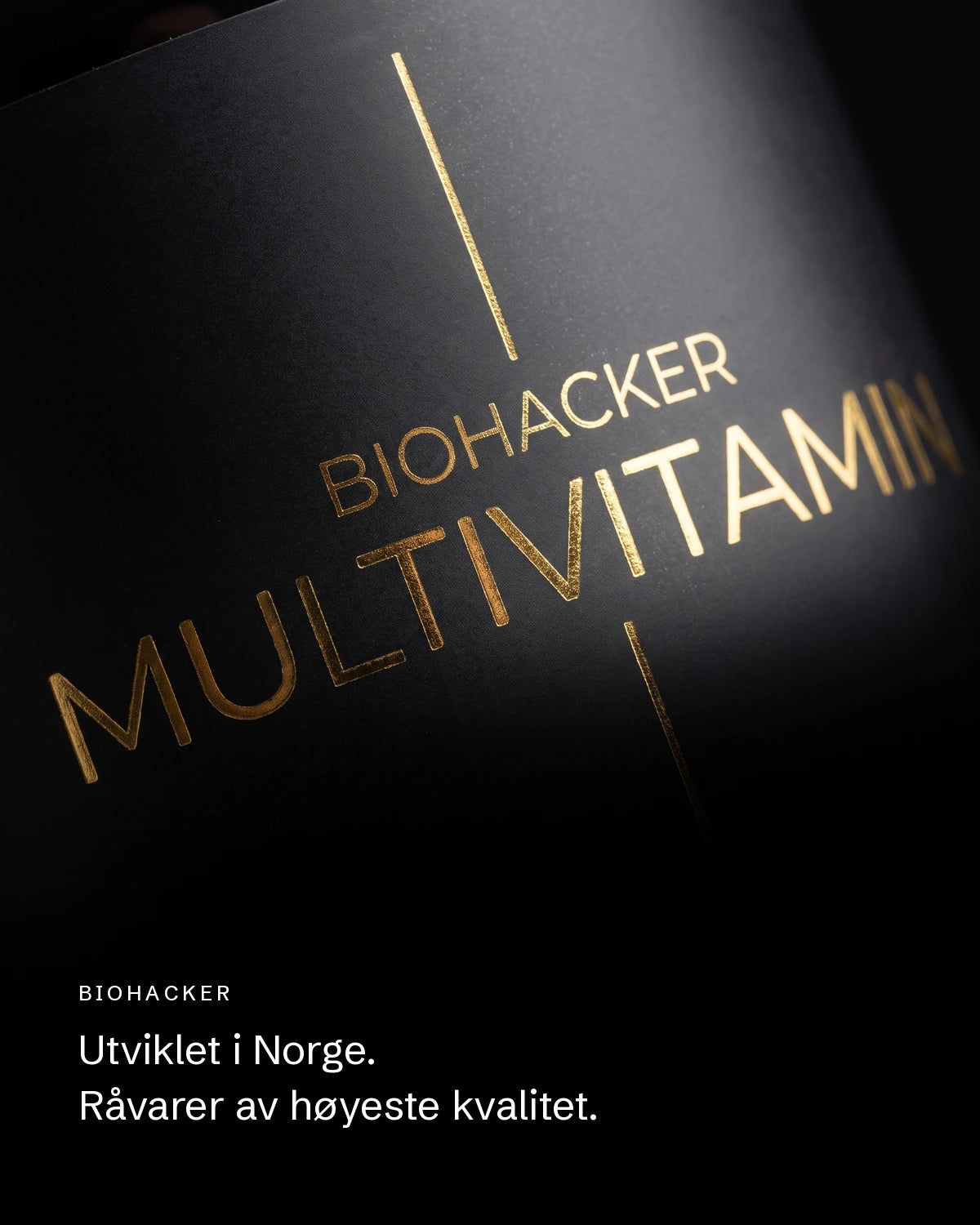 Nærbilde av gullfolien på etiketten til Biohacker Multivitamin