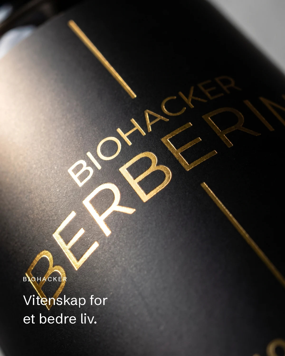 Nærbilde av gullfolien med BIOHACKER BERBERINE på etiketten